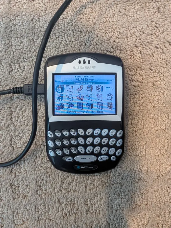 A BlackBerry 7290 handset displaying its home screen, connected over USB.